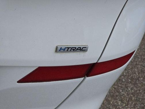 Dazzling White 2019 Hyundai TUCSON SE