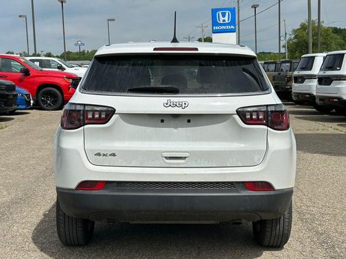 Bright White Clearcoat 2024 Jeep Compass Sport