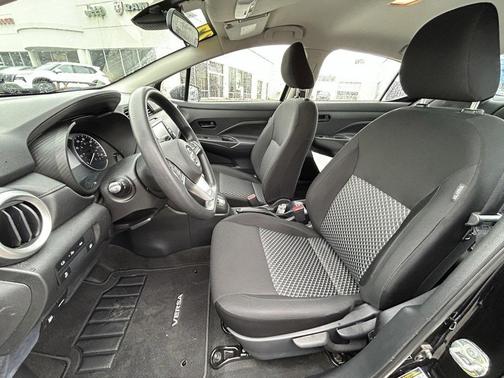 2022 Nissan Versa 1.6 S