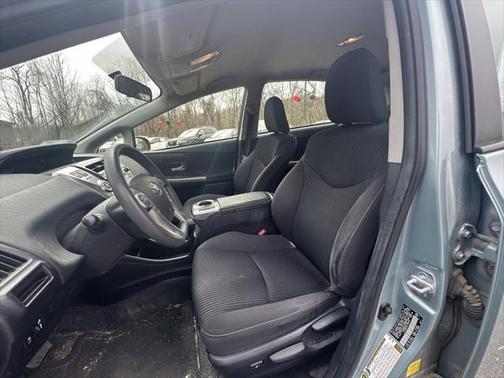 2015 Toyota Prius v Five