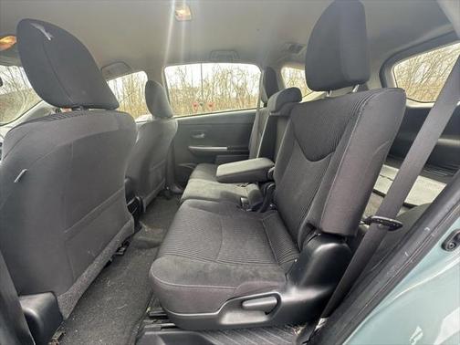 2015 Toyota Prius v Five