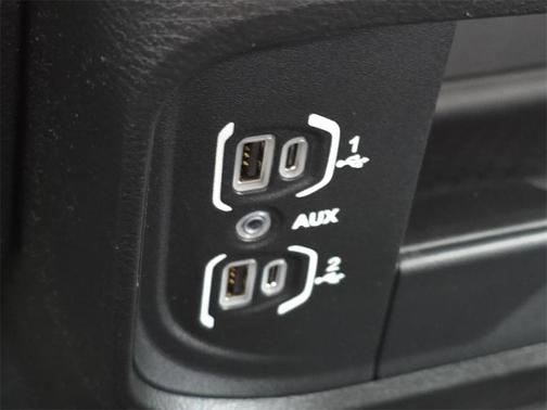 2022 RAM 2500 Tradesman Crew Cab 4x4 6'4' Box