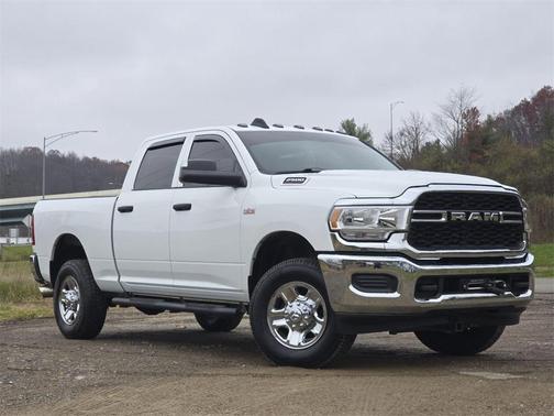 2022 RAM 2500 Tradesman Crew Cab 4x4 6'4' Box