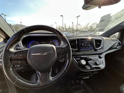 2018 Chrysler Pacifica Touring-L