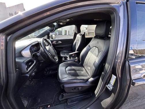 2018 Chrysler Pacifica Touring-L