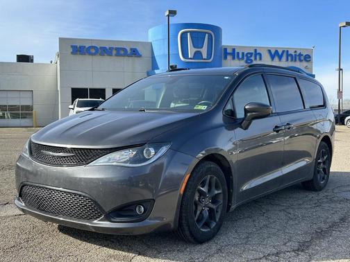 2018 Chrysler Pacifica Touring-L