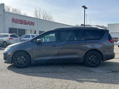 2018 Chrysler Pacifica Touring-L