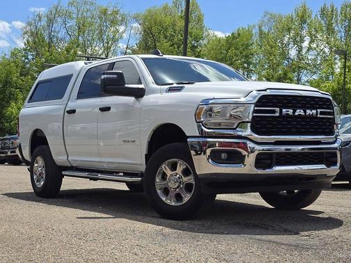 Bright White Clearcoat 2024 RAM 2500 Big Horn Crew Cab 4x4 6'4' Box
