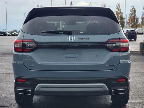 2025 Honda Pilot Touring 8-Passenger