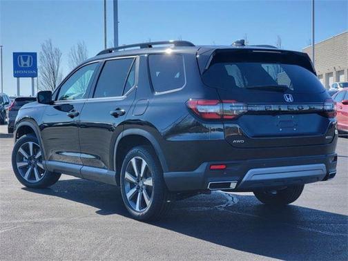 2025 Honda Pilot Touring 8-Passenger