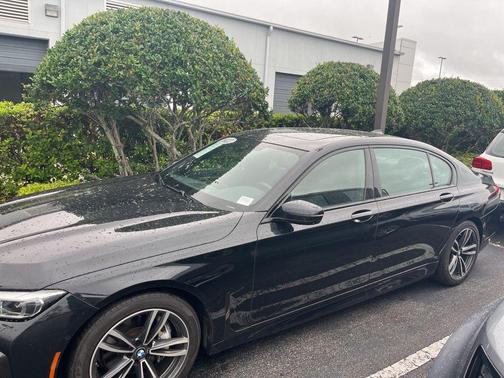 Black Sapphire Metallic 2022 BMW 740 i xDrive