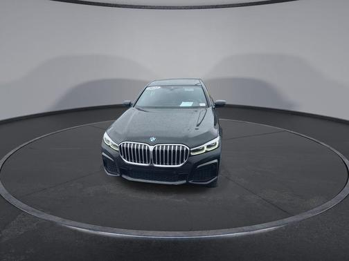 Black Sapphire Metallic 2022 BMW 740 i xDrive
