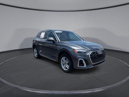 Daytona Gray Pearl Effect 2023 Audi Q5 45 S line Premium
