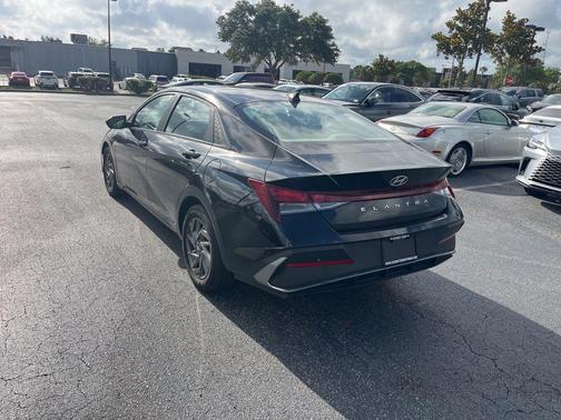 Abyss Black 2024 Hyundai ELANTRA SEL