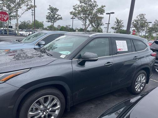 Magnetic Gray Metallic 2021 Toyota Highlander Hybrid Limited