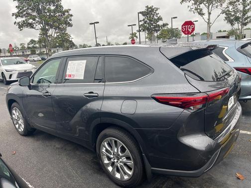 Magnetic Gray Metallic 2021 Toyota Highlander Hybrid Limited