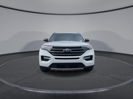 STAR WHITE MET TRI-COAT 2023 Ford Explorer XLT