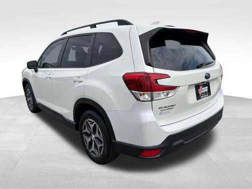 Crystal White Pearl 2019 Subaru Forester Premium