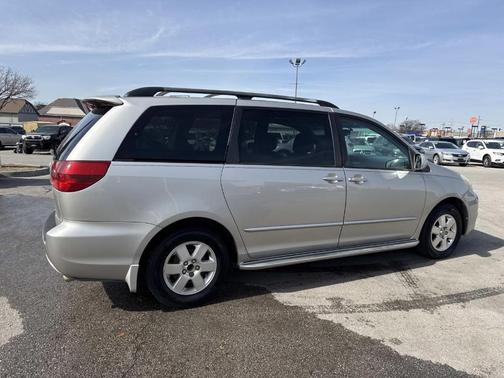 2004 Toyota Sienna XLE