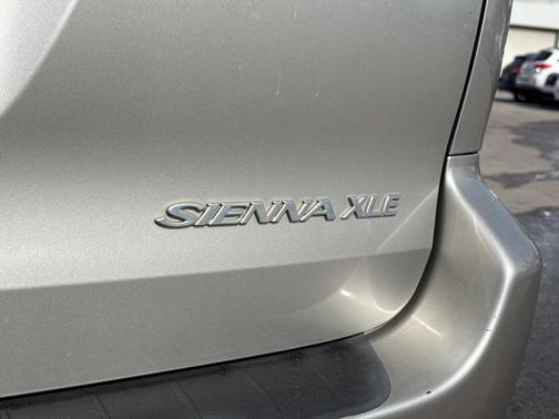 2004 Toyota Sienna XLE
