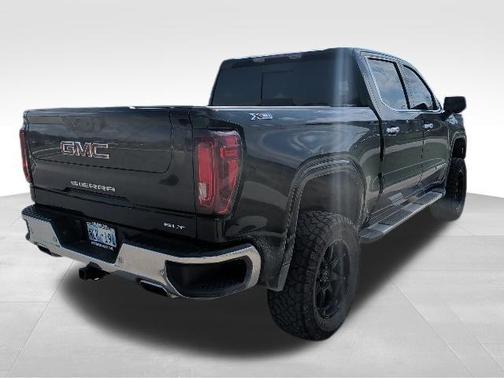 Onyx Black 2023 GMC Sierra 1500 SLT
