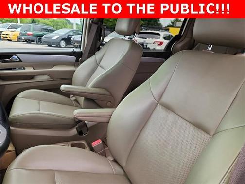 2011 Volkswagen Routan SE