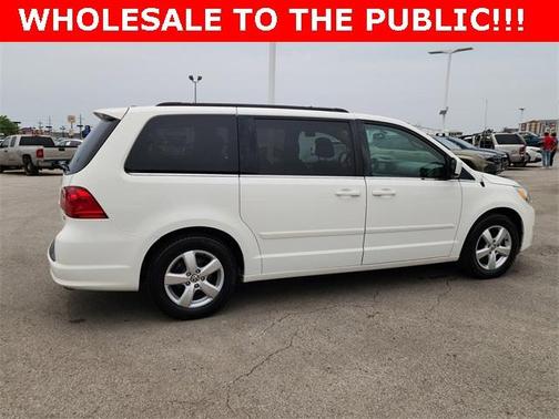 2011 Volkswagen Routan SE