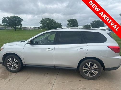 2020 Nissan Pathfinder SL