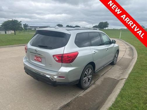 2020 Nissan Pathfinder SL