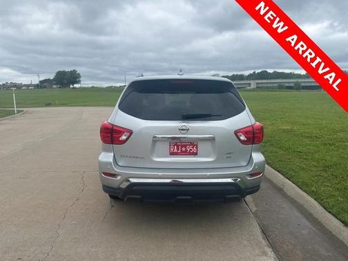 2020 Nissan Pathfinder SL