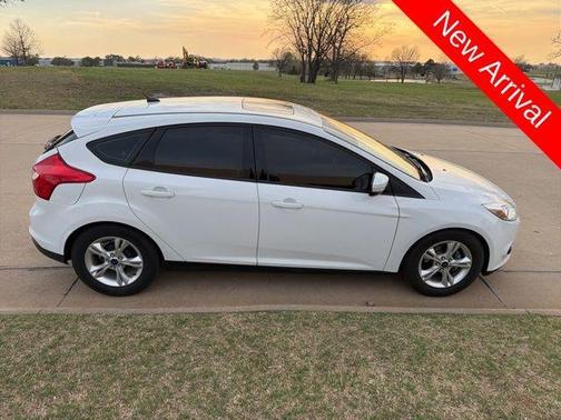 Oxford White 2013 Ford Focus SE