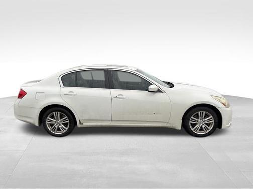 Moonlight White 2010 INFINITI G37x Base