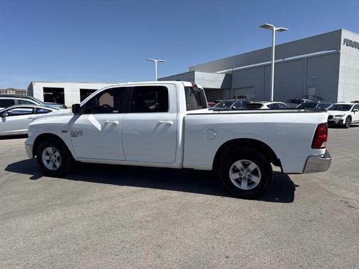 Bright White Clearcoat 2019 RAM 1500 Classic SLT