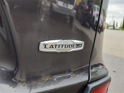 2022 Jeep Cherokee Latitude Lux
