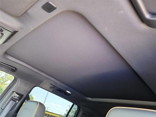 2022 GMC Yukon XL AT4