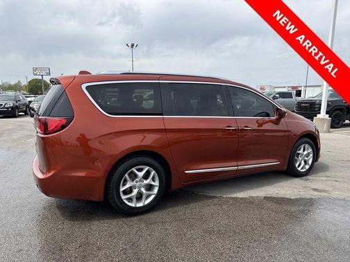 Copper Pearlcoat 2018 Chrysler Pacifica Touring-L Plus