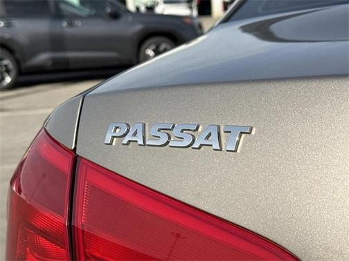2015 Volkswagen Passat 1.8T Auto Wolfsburg Ed