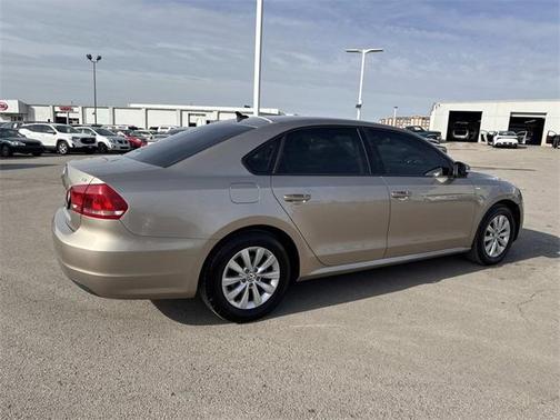 2015 Volkswagen Passat 1.8T Auto Wolfsburg Ed