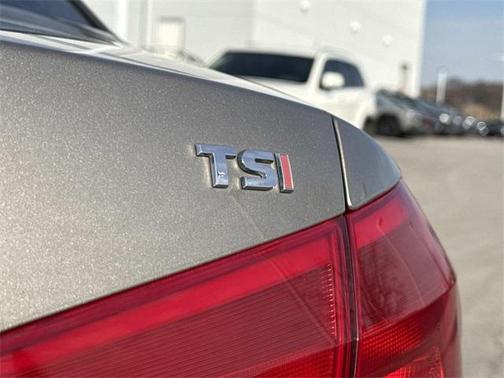 2015 Volkswagen Passat 1.8T Auto Wolfsburg Ed