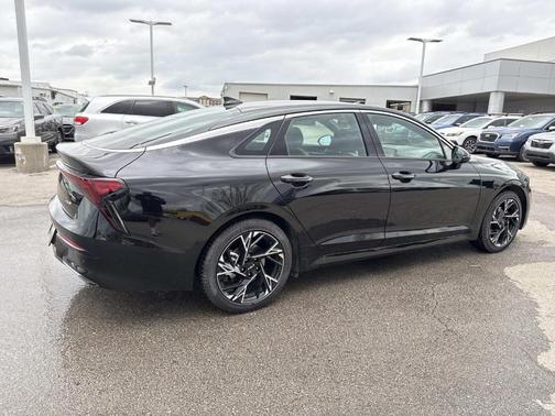 Aurora Black Pearl 2026 Kia K5 GT-Line