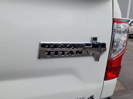 2017 Nissan Titan SL