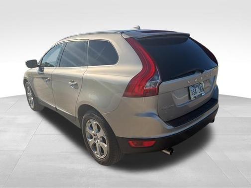 Seashell Metallic 2013 Volvo XC60 3.2