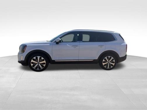 White Pearl 2022 Kia Telluride S