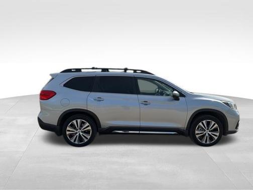 Ice Silver Metallic 2022 Subaru Ascent Limited 7-Passenger
