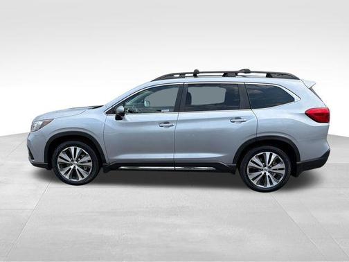 Ice Silver Metallic 2022 Subaru Ascent Limited 7-Passenger