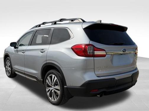 Ice Silver Metallic 2022 Subaru Ascent Limited 7-Passenger
