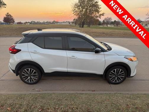 2022 Nissan Kicks SV