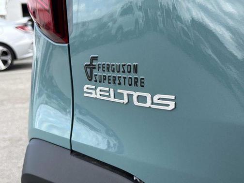 Blue / Black 2026 Kia Seltos S