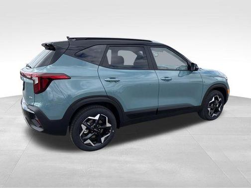 Blue / Black 2026 Kia Seltos S