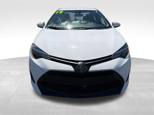 Super White 2019 Toyota Corolla LE